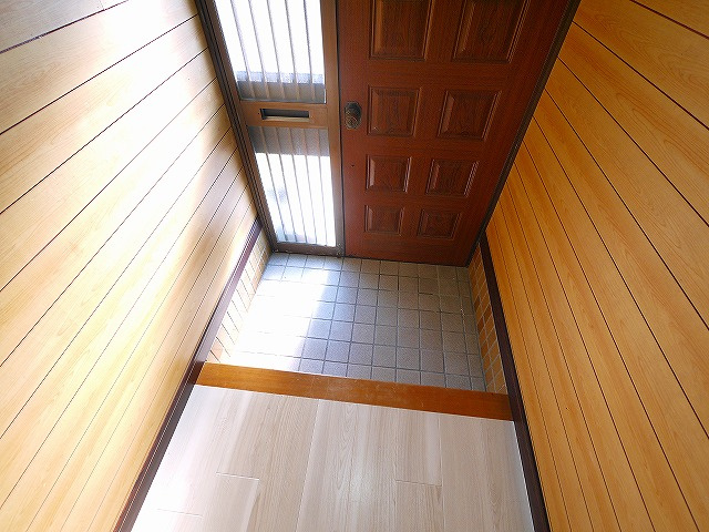 西田中町戸建（西田中町571-9）の玄関