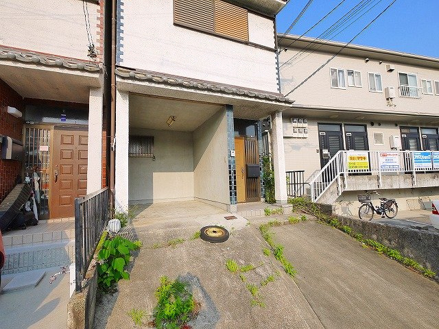 西田中町戸建（西田中町571-9）の駐車場