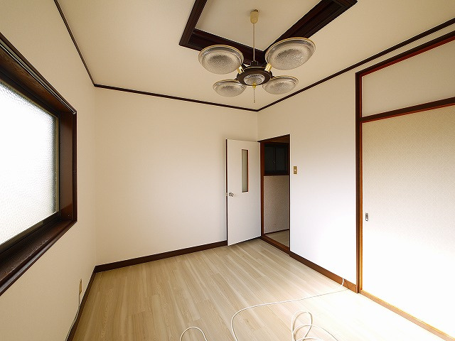 西田中町戸建（西田中町571-9）の洋室