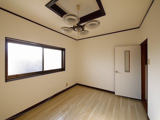 西田中町戸建（西田中町571-9）の洋室