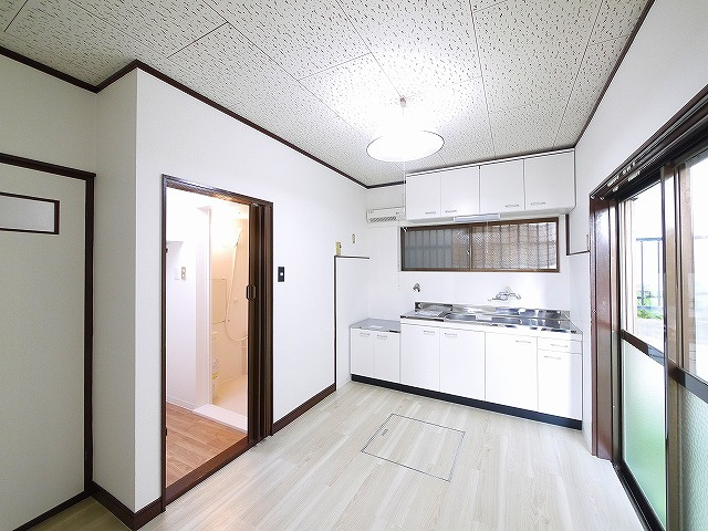 西田中町戸建（西田中町571-9）の居間・リビング