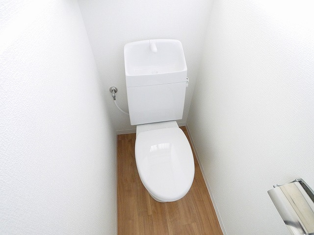 西田中町戸建（西田中町571-9）のトイレ