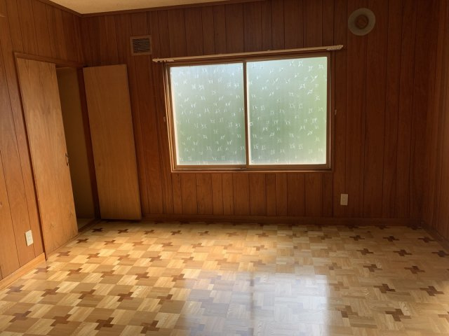 緑ヶ岡5丁目3LDK借家の洋室