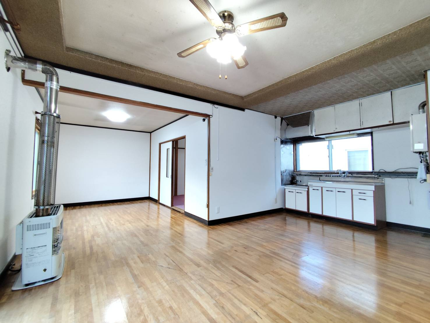 緑ヶ岡5丁目3LDK借家の居間・リビング