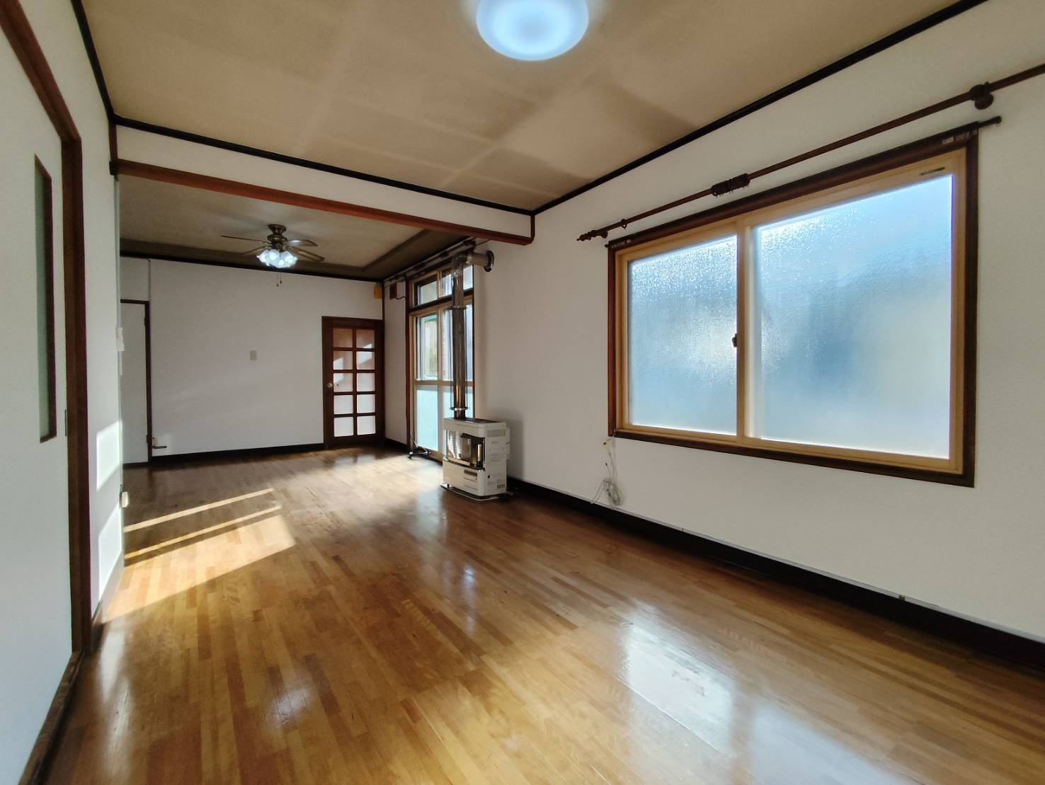 緑ヶ岡5丁目3LDK借家の居間・リビング