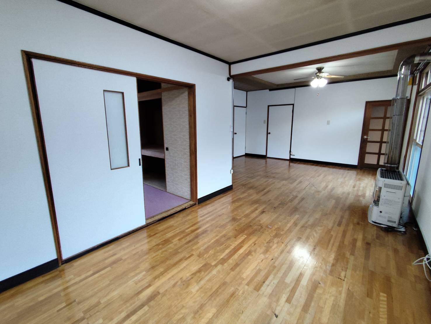 緑ヶ岡5丁目3LDK借家の居間・リビング