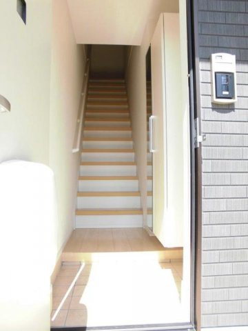 アルモニーアＡの玄関