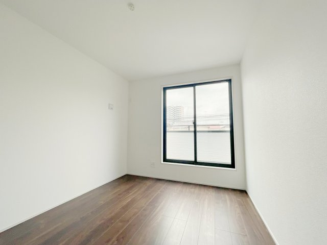 熊谷市宮町　GRAFARE　全1棟の洋室|6帖の洋室！シンプルな部屋だからこそ自分らしい空間を作り出すのが楽しみな一部屋です！