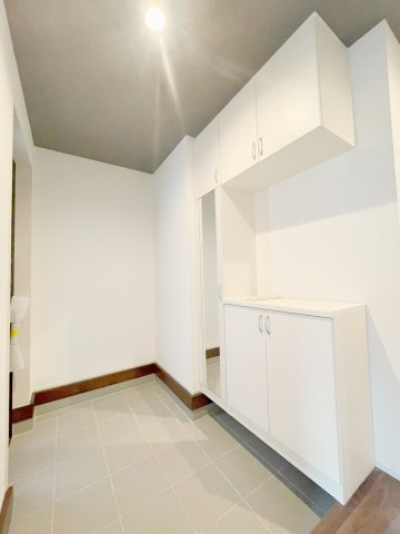 熊谷市宮町　GRAFARE　全1棟の収納|鏡付き玄関収納なのでお出かけ前の身だしなみチェックもばっちり♪