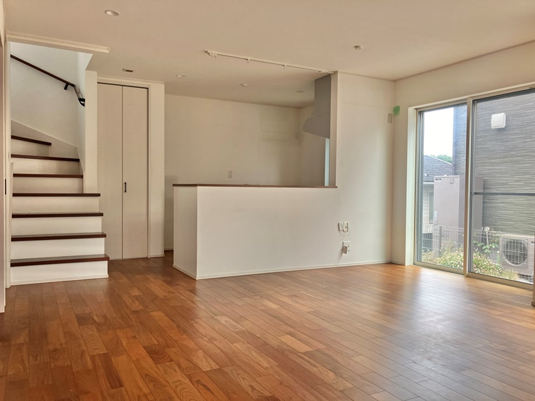 森崎戸建の居間・リビング