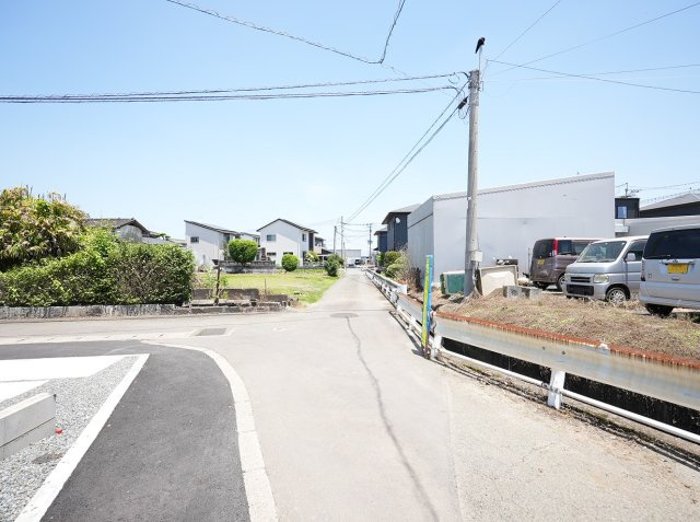 【前面道路含む現地写真】 | Erde熊本市南区御幸西1期　3号棟