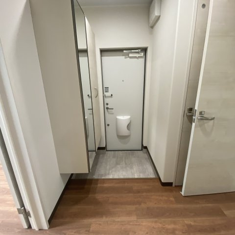 シャルム東町・5番館の玄関