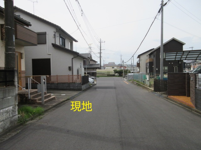 中古戸建　東松山市和泉町6-41の前面道路含む現地写真