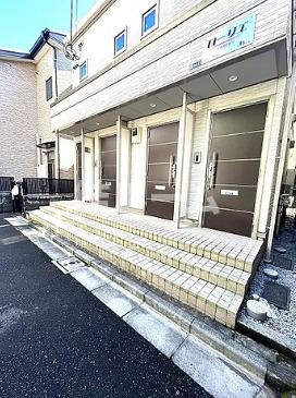 北区滝野川５丁目のアパートのエントランス