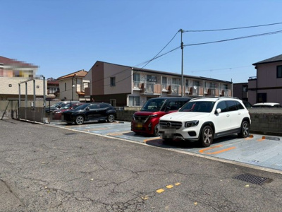 【駐車場】 | ネオハイツ堺・北花田 | 駐車場月額：5000円～15000円です♪愛車の置き場所に困りませんね♪