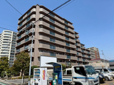 【外観】 | ネオハイツ堺・北花田 | 人が通り抜けられるタイプのウォークスルークローゼットです！クローゼット内を通り抜けることができるので家事がスムーズになりますね！