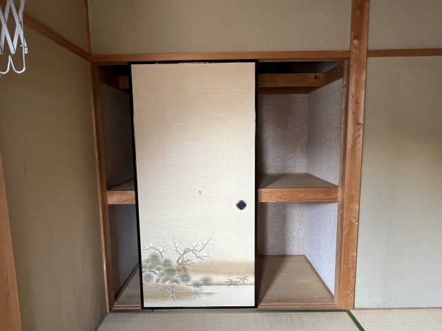 津山市二宮　中古住宅　4DKの収納|2F6帖