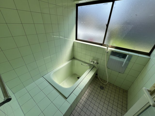 津山市二宮　中古住宅　4DKの浴室