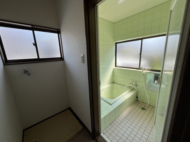 津山市二宮　中古住宅　4DKの浴室