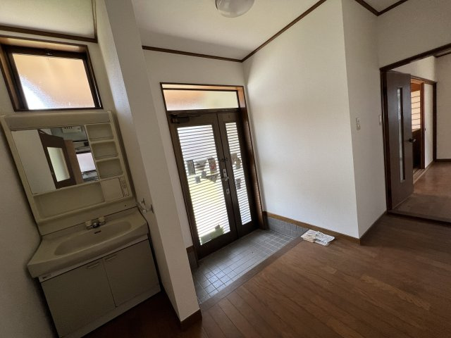 津山市二宮　中古住宅　4DKの玄関|ゆったりとした玄関