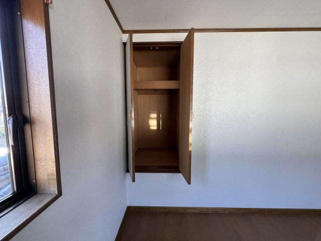 津山市二宮　中古住宅　4DKの収納|2F6帖　収納