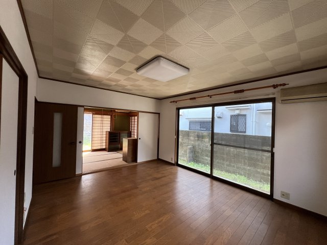 津山市二宮　中古住宅　4DKの洋室|1F10帖