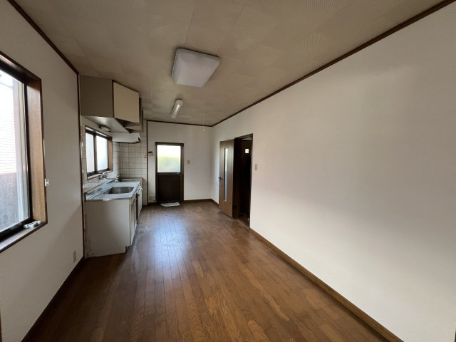 津山市二宮　中古住宅　4DKの居間・リビング