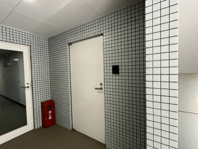 ユニーブル三軒茶屋の玄関