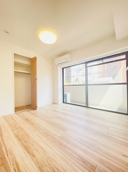 【その他】 | ライオンズマンション薬院第2 | 真ん中の5帖洋室。エアコンつき