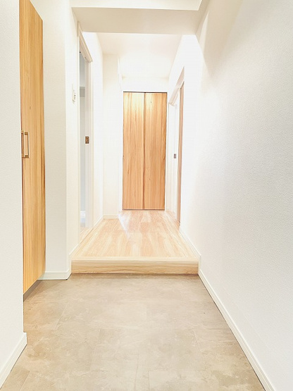 【玄関】 | ライオンズマンション薬院第2 | 圧迫感のないシューズ収納で玄関はいつもスッキリ！