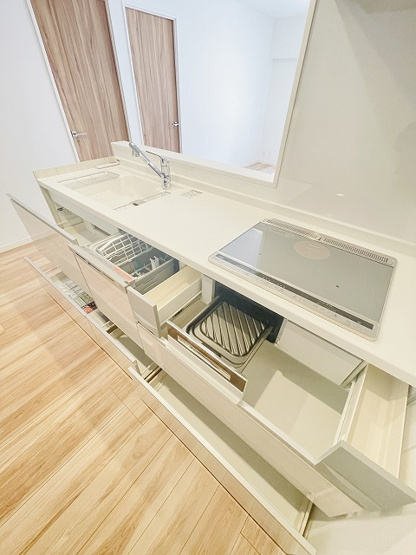 【キッチン】 | ライオンズマンション薬院第2 | たっぷりの引き出し収納で必要なものがサッと取り出せます