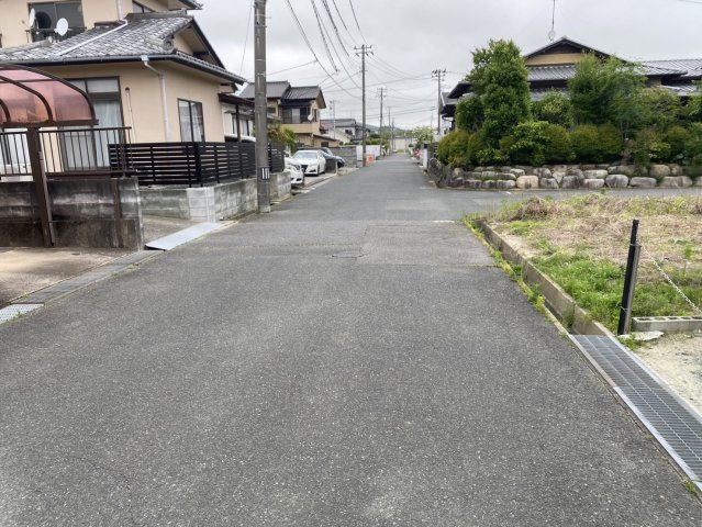 錦町江栗3丁目 売土地の前面道路含む現地写真