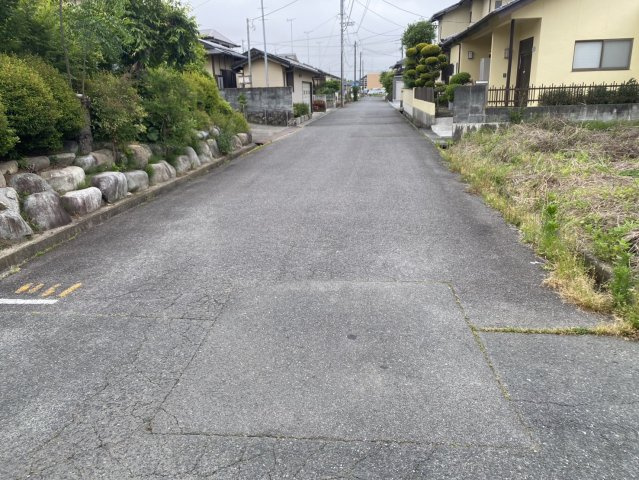 錦町江栗3丁目 売土地の前面道路含む現地写真