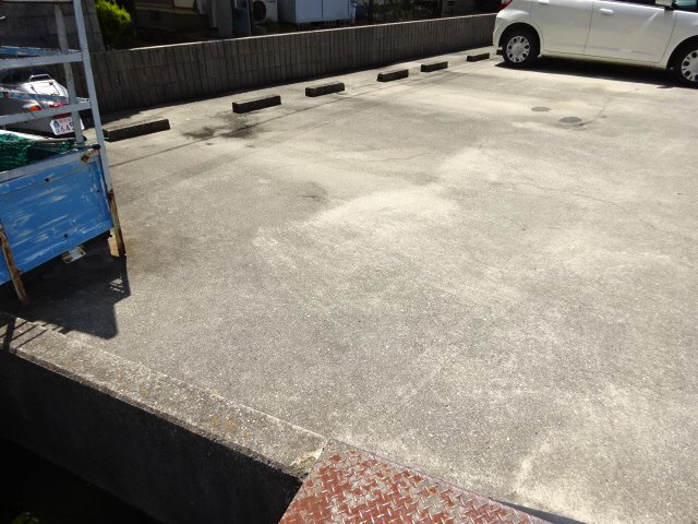 ネオハートβの駐車場