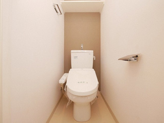 【トイレ】 | エスリード難波レジデンス | 落ち着いた色調のトイレです