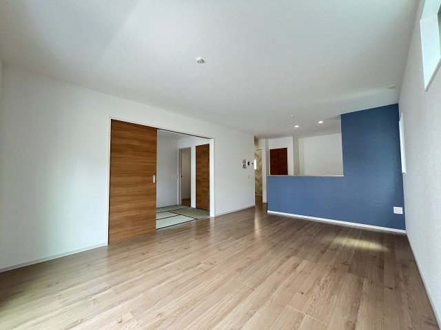 【居間・リビング】 | 春日市須玖北4丁目2期　1号棟（全2棟）【仲介手数料無料・0円】 | 現地写真。リビングです。