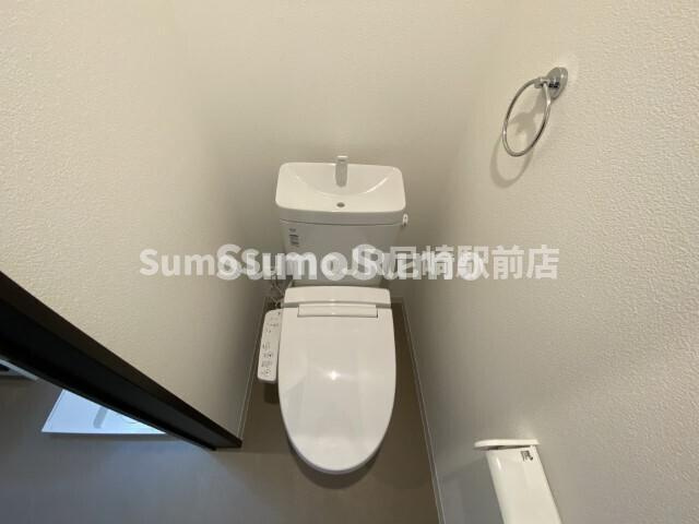 ジーメゾン尼崎東のトイレ|落ち着いた色調のトイレです