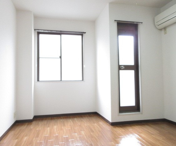 ルミエール１号館の居間・リビング