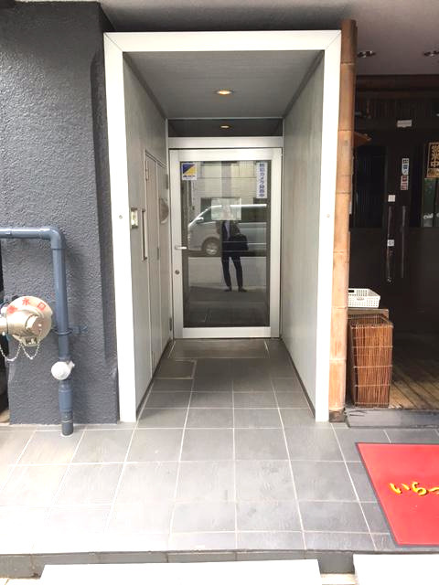 アソルティ新橋四丁目のエントランス