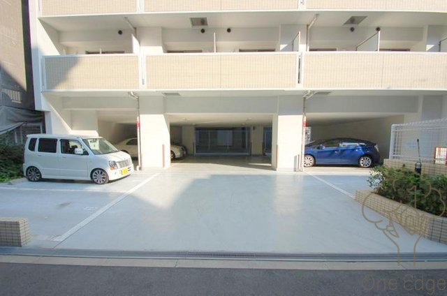 レジュールアッシュJUSOの駐車場