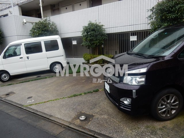 F.S.C.新宿マンションの駐車場|駐車場
