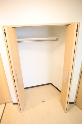 大阪市城東区今福西３丁目の賃貸マンションの収納