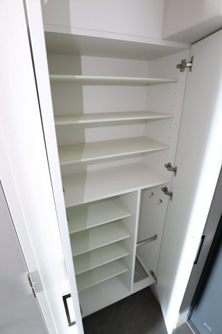 大阪市都島区片町１丁目の賃貸マンションの玄関