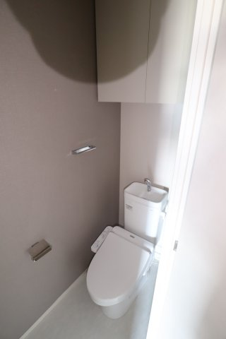 大阪市都島区片町１丁目の賃貸マンションのトイレ