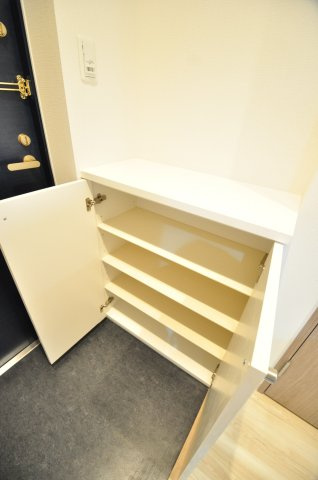 大阪市都島区中野町４丁目の賃貸マンションの玄関