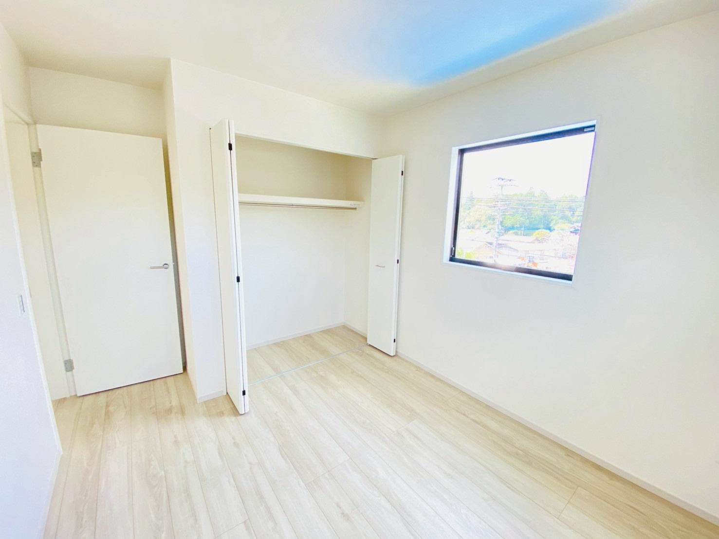 ケイアイテラス／大津町高尾野／４LDK／１号棟の洋室|大きめの窓があるのでお部屋も明るい印象です。