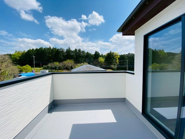 ケイアイテラス／大津町高尾野／４LDK／１号棟のバルコニー|晴れた日は青空を見渡せる視界良好のバルコニー