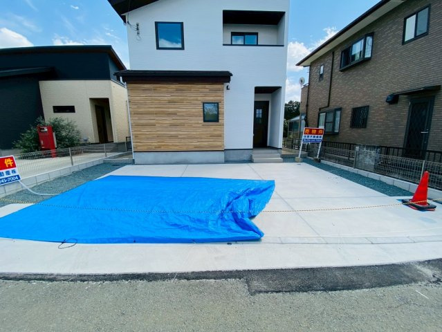 ケイアイテラス／大津町高尾野／４LDK／１号棟の駐車場|駐車はゆとりがあり３台まで可能。