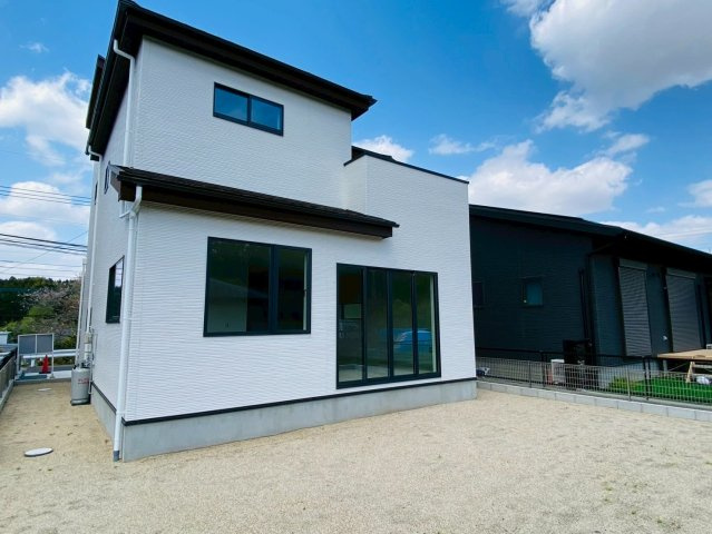 ケイアイテラス／大津町高尾野／４LDK／１号棟の庭|リビングから見えるお庭スペース。のんびりした時間を楽しむプライベートな空間に。