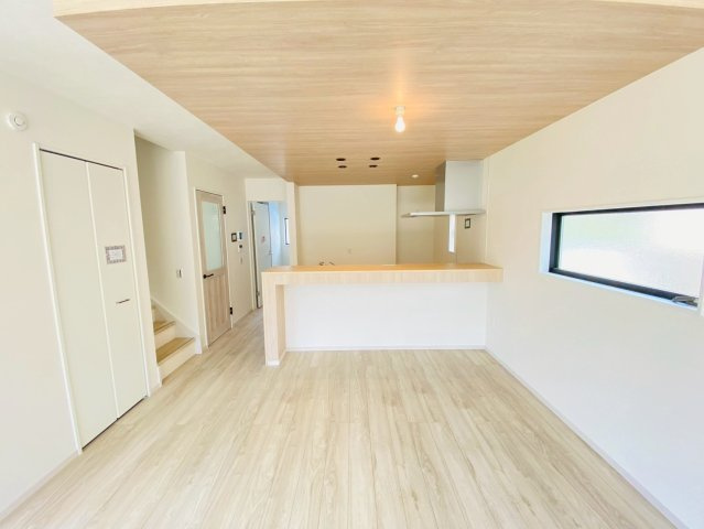 ケイアイテラス／大津町高尾野／４LDK／１号棟の居間・リビング|カウンターキッチンで食事の準備をしながら家族とコミュニケーションもとれます。